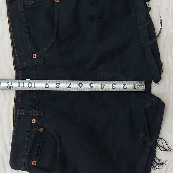 Levis 501 Black Button Fly Distressed Cut Offs - Picture 16 of 16